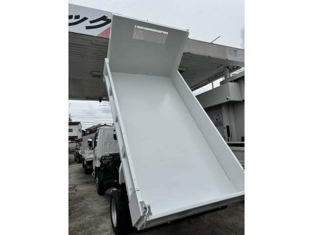 Isuzu Elf 12