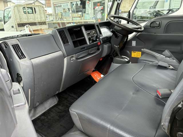 Isuzu Elf 7