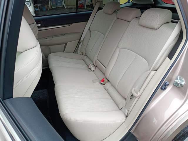 Subaru Legacy Outback 7