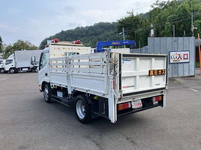 Hino Dutro 3