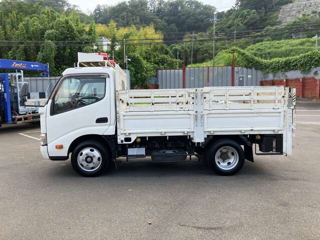 Hino Dutro 4