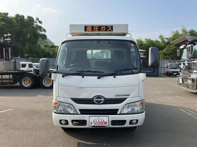 Hino Dutro 8