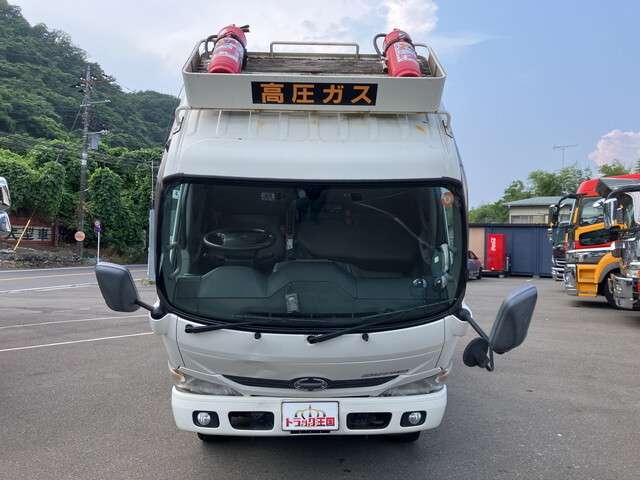 Hino Dutro 9