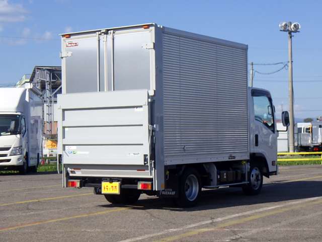 Isuzu Elf 11