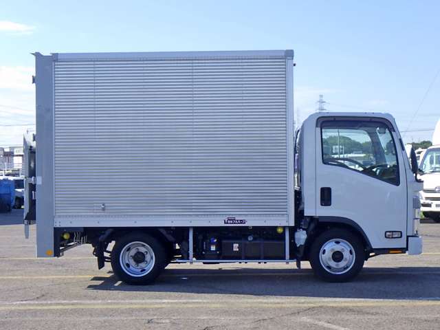 Isuzu Elf 7