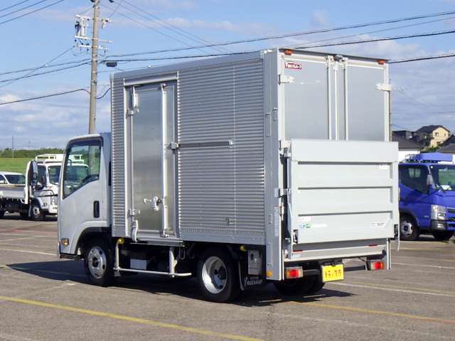 Isuzu Elf 9