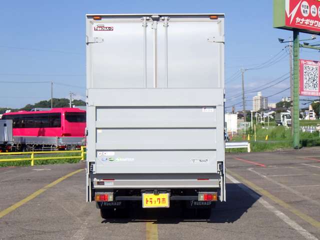Isuzu Elf 10