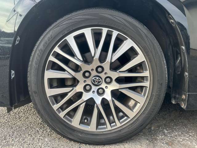 Toyota Vellfire 12