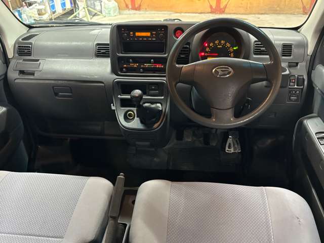 Daihatsu Hijet Cargo 8