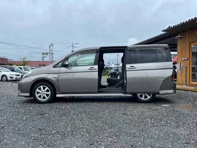 Toyota Isis 7