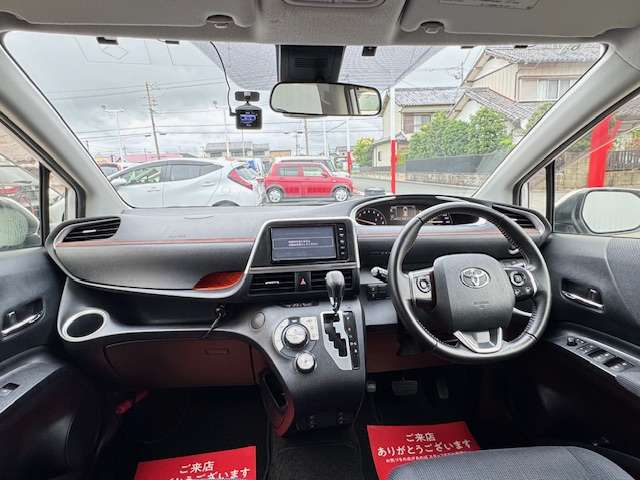 Toyota Sienta 5