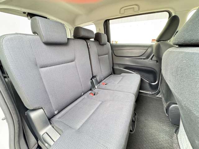 Toyota Sienta 7