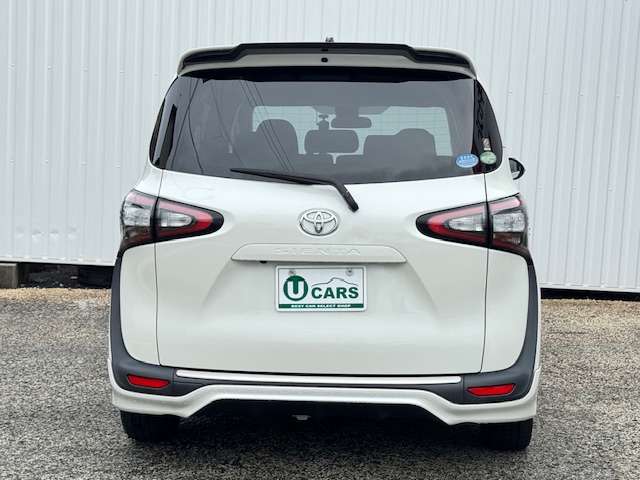 Toyota Sienta 10