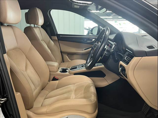 Porsche Macan 11