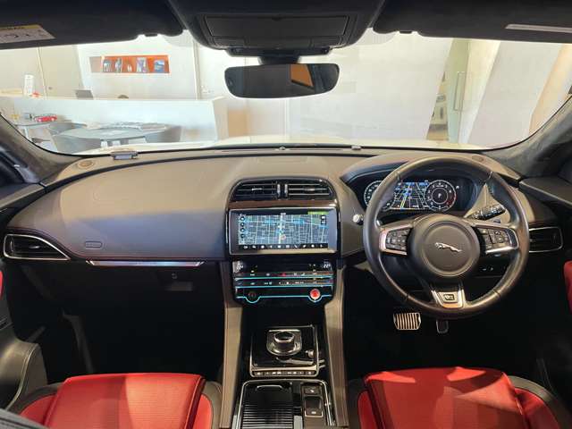 Jaguar F-Pace 6