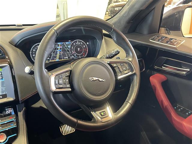 Jaguar F-Pace 9
