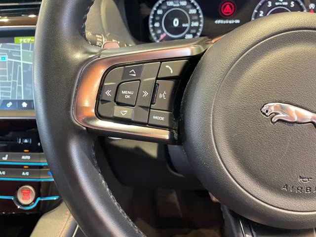Jaguar F-Pace 10