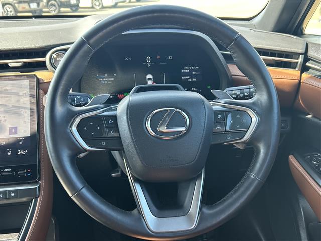 Lexus LBX 10