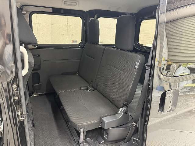 Daihatsu Hijet Cargo 12