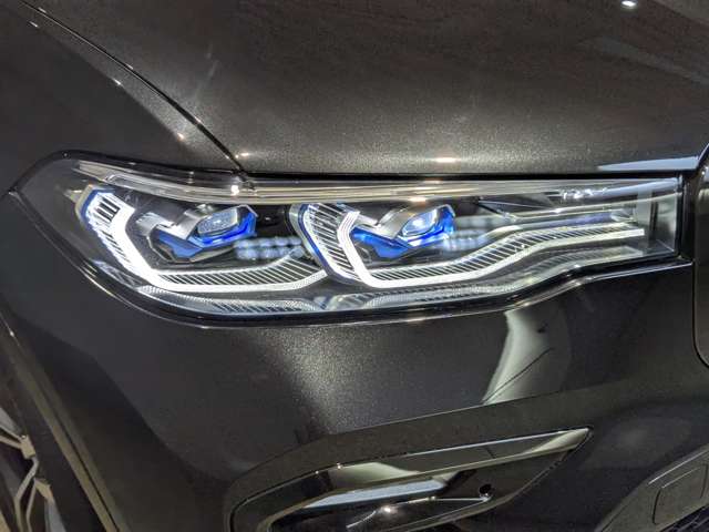 BMW X7 8