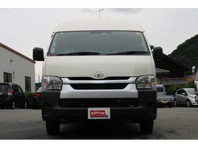 Toyota Hiace Commuter 2