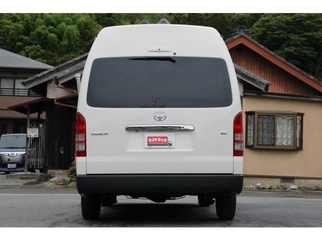 Toyota Hiace Commuter 5