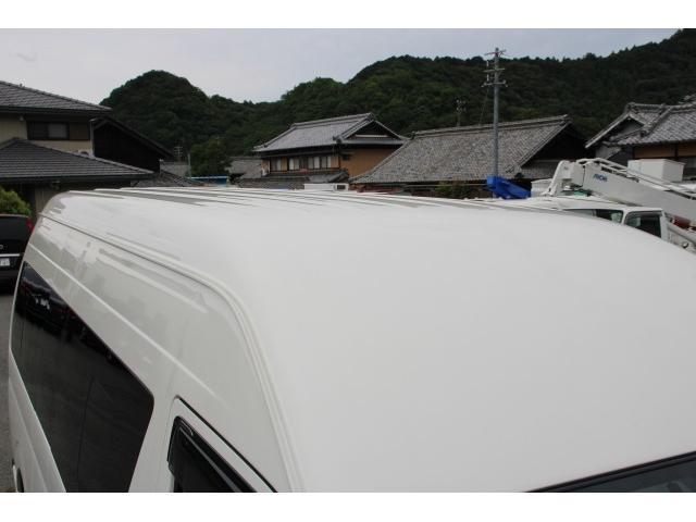 Toyota Hiace Commuter 6