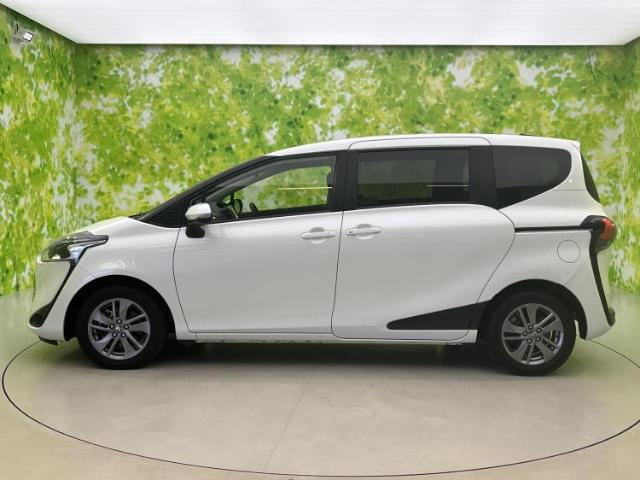 Toyota Sienta 4