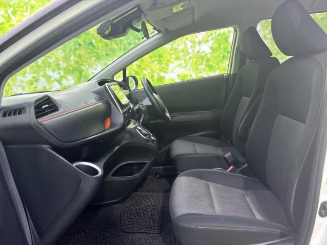 Toyota Sienta 7