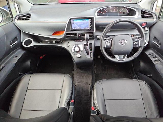 Toyota Sienta 3