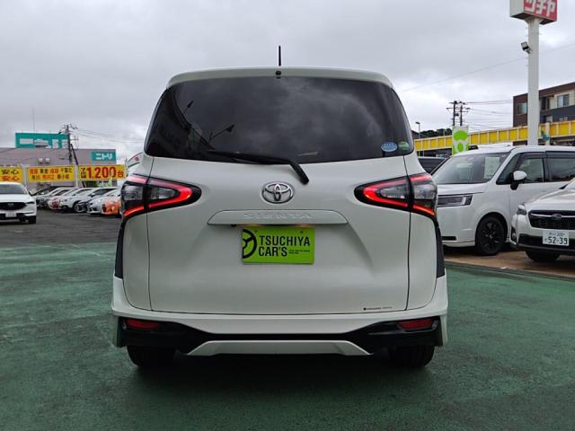 Toyota Sienta 10