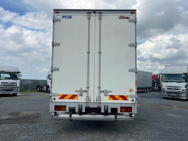 UD Trucks Quon 8