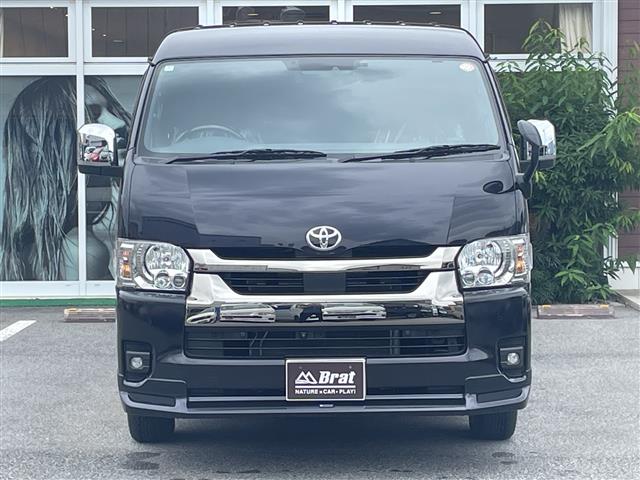 Toyota Hiace Van 4