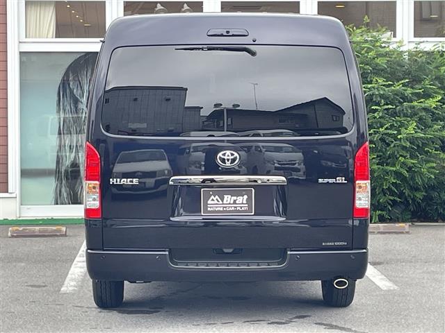 Toyota Hiace Van 5
