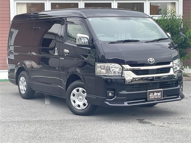 Toyota Hiace Van 6