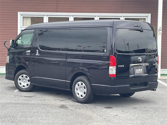 Toyota Hiace Van 7
