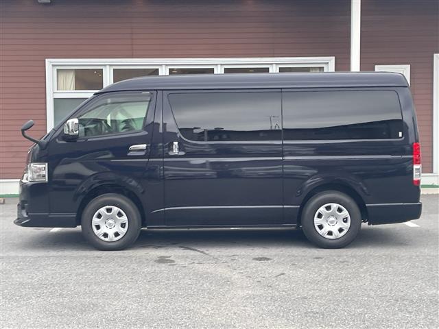 Toyota Hiace Van 9