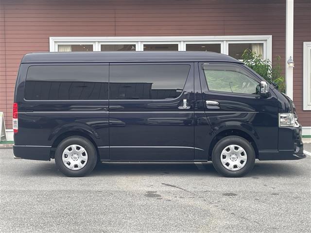 Toyota Hiace Van 10