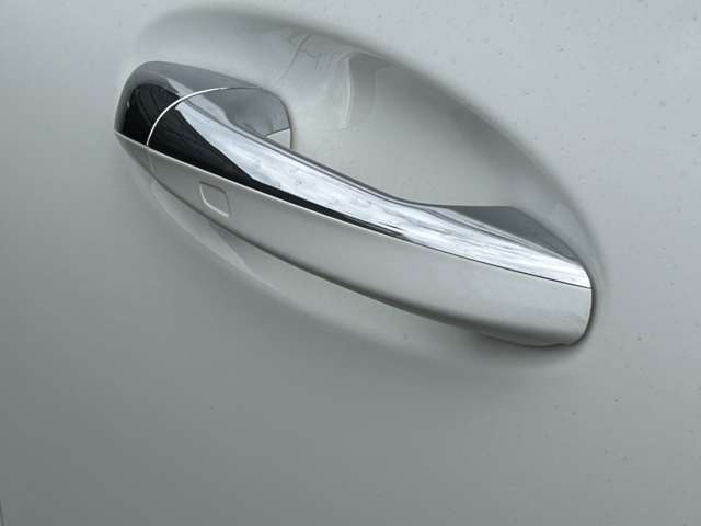 Mercedes-Benz EQA 11