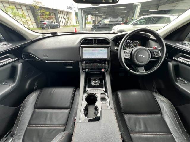 Jaguar F-Pace 2