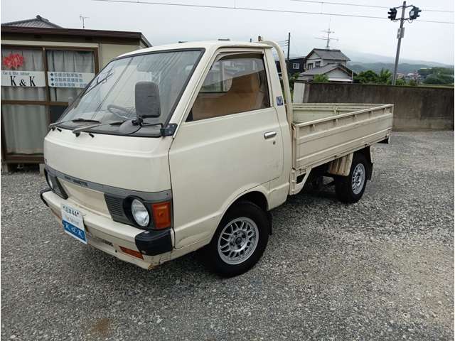Nissan Vanette Truck 4