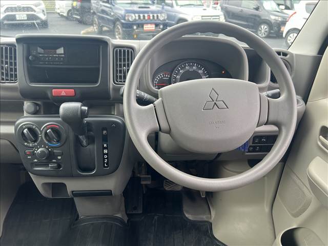 Mitsubishi Minicab Van 11