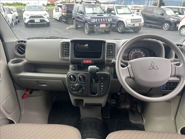 Mitsubishi Minicab Van 10