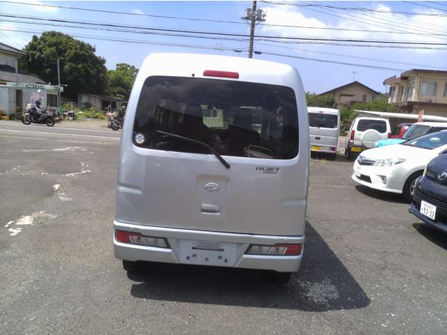 Daihatsu Hijet Cargo 10