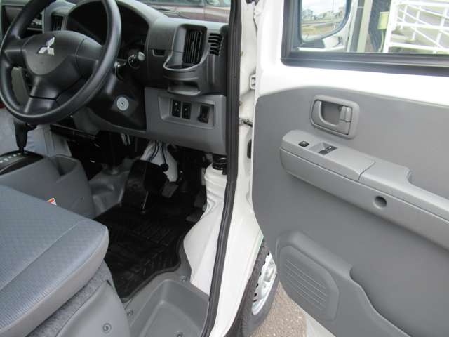 Mitsubishi Minicab MiEV 12