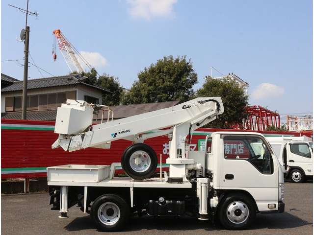 Isuzu Elf 8