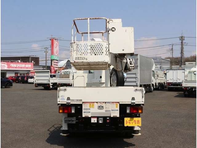 Isuzu Elf 10