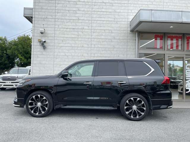 Lexus LX 11