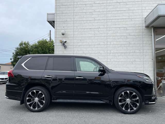 Lexus LX 12
