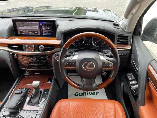 Lexus LX 6